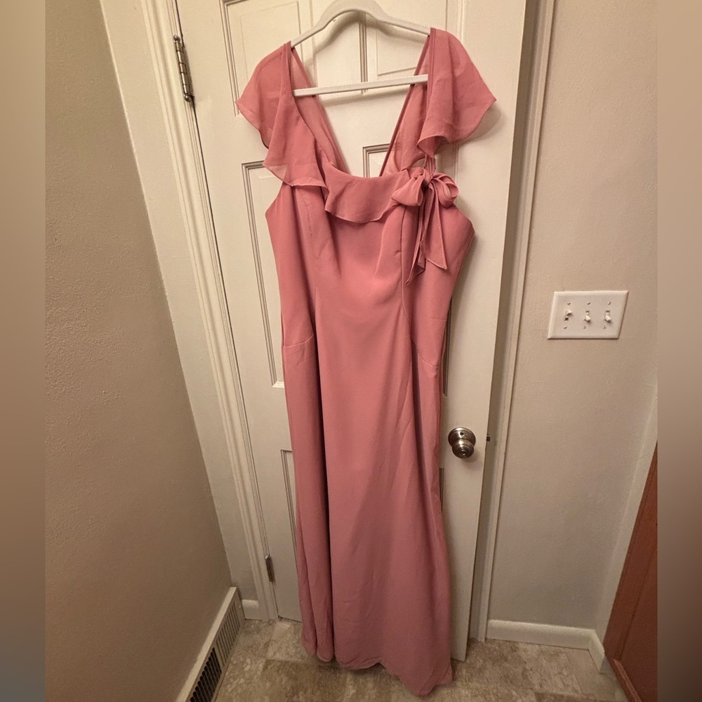 KLEINFELD Elegant Pink Chiffon Women’s Ruffle-Detail Evening Dress 
Size 20